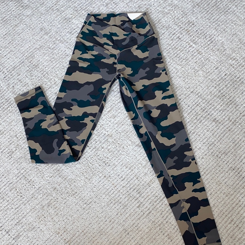 Offline by Aerie Camo Leggings Size S NEW
